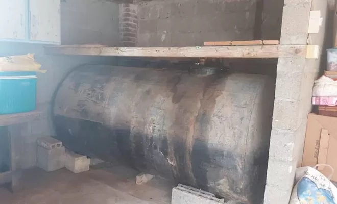 Cuve à fioul en cave, avant le nettoyage périodique